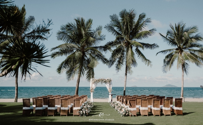 An Elegant Seaside Wedding